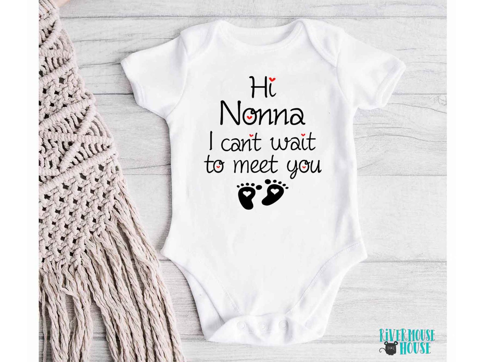 Hi I can't wait to meet you baby pregnancy announcement onesie, personalised to suit your family & friends